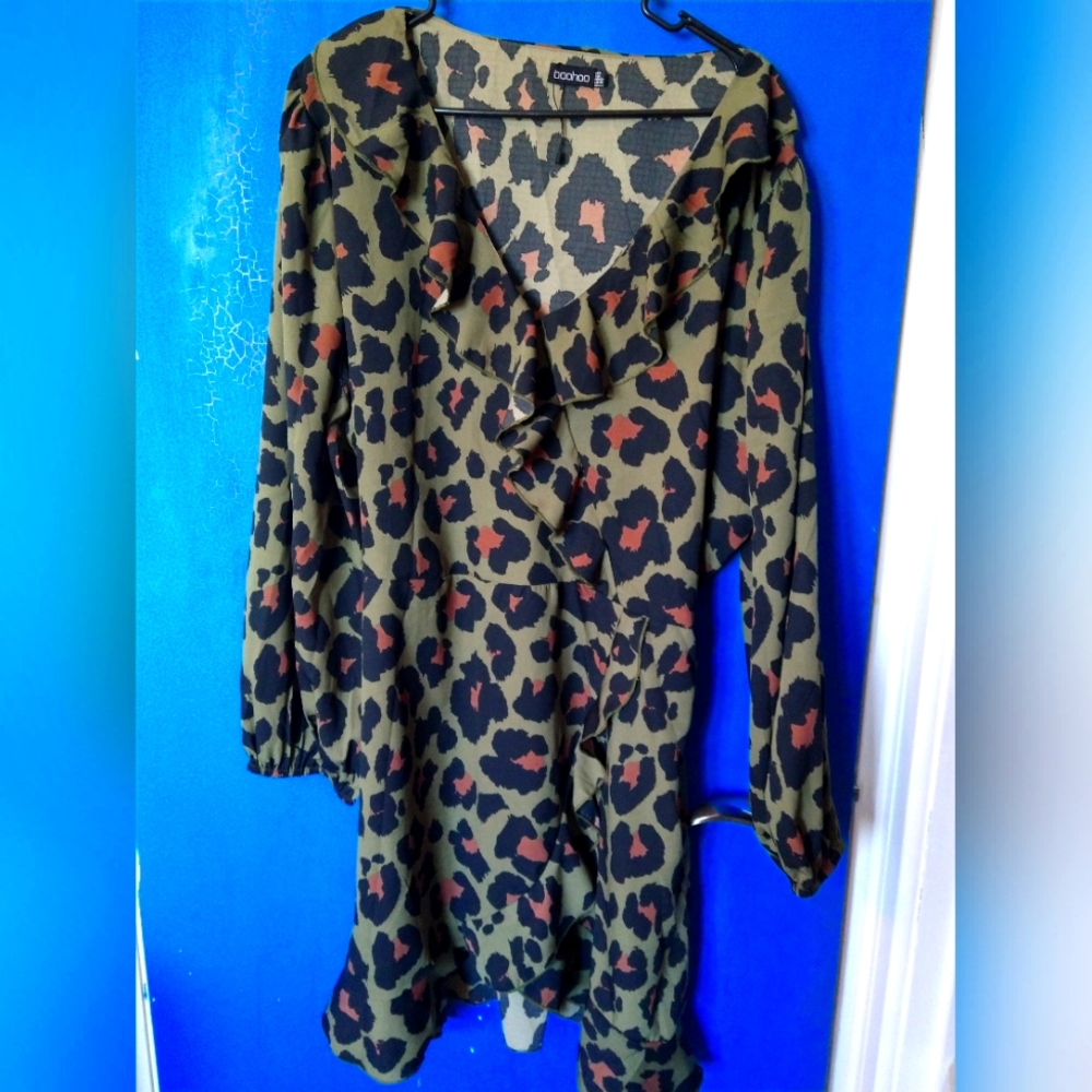 Boohoo cute cheetah print dress. New Without tags